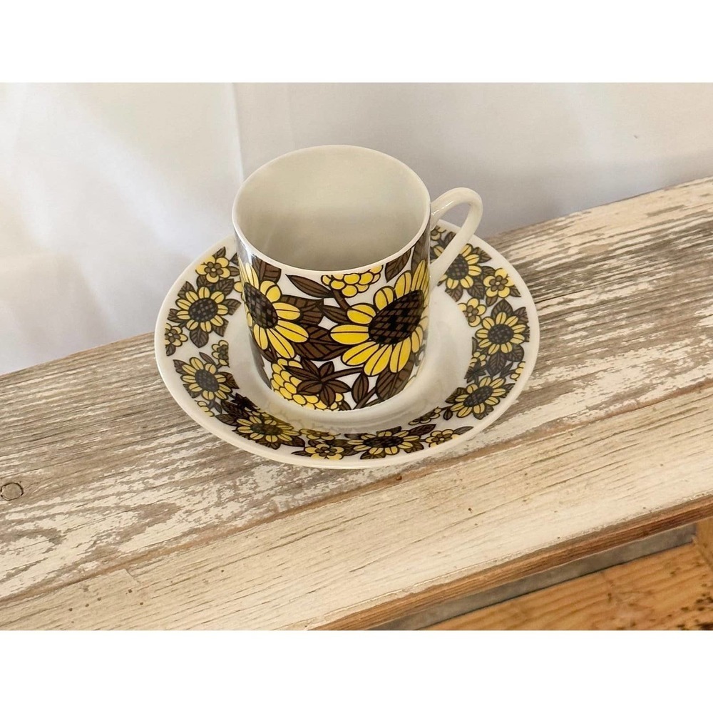 Retro Teacup and saucer set. Vintage Brown and Yellow flowers. - Picture 4 of 6